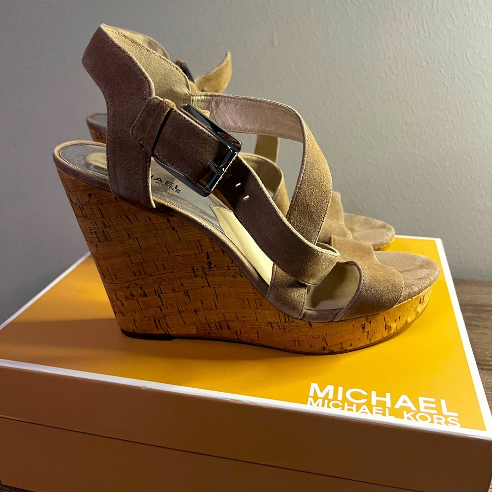 Michael Lot’s Tan wedges